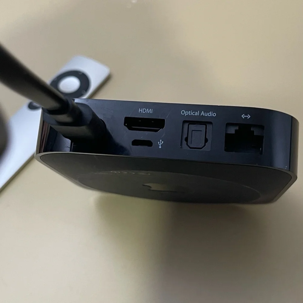 Apple TV A1427 (3rd Generation) Black Streaming Device with Remote and Cable - Picture 7 of 15
